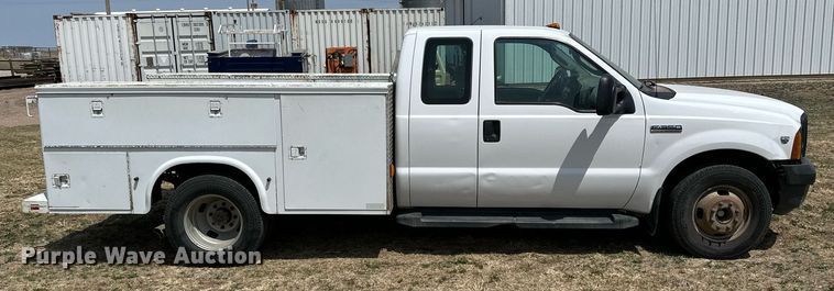 image for item KL9145 2007 Ford F350 Super Duty  SuperCab utility bed pickup truck