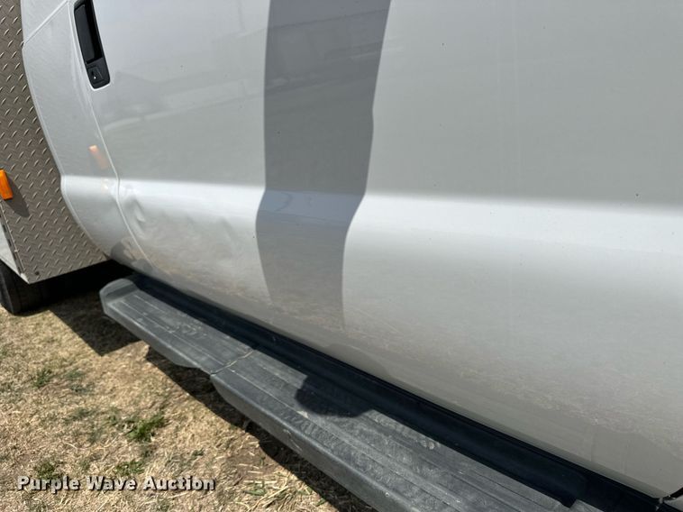 image for item KL9145 2007 Ford F350 Super Duty  SuperCab utility bed pickup truck