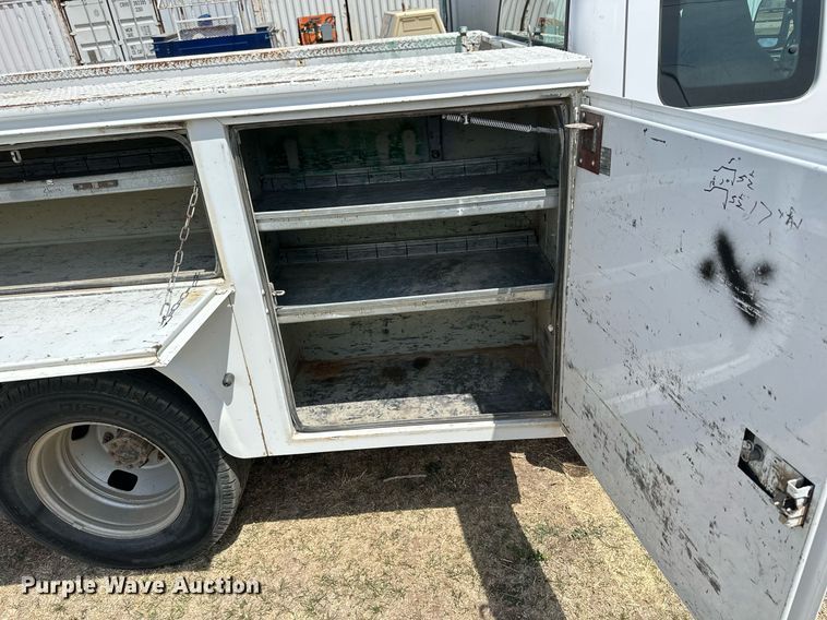 image for item KL9145 2007 Ford F350 Super Duty  SuperCab utility bed pickup truck