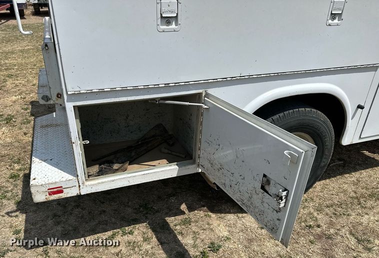 image for item KL9145 2007 Ford F350 Super Duty  SuperCab utility bed pickup truck