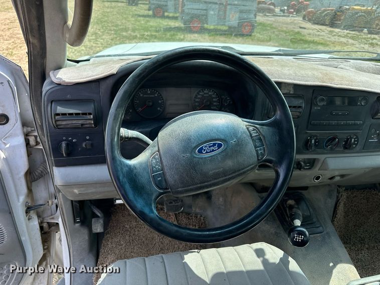 image for item KL9145 2007 Ford F350 Super Duty  SuperCab utility bed pickup truck