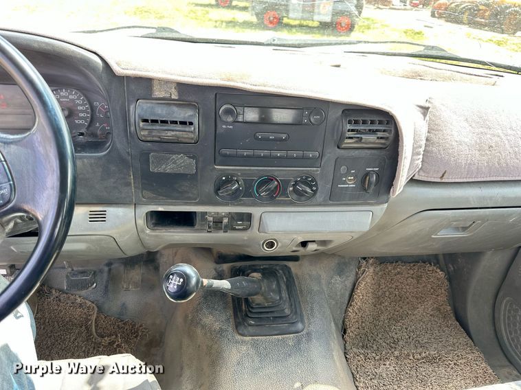 image for item KL9145 2007 Ford F350 Super Duty  SuperCab utility bed pickup truck