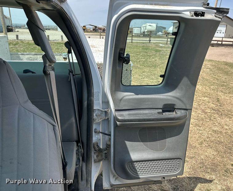 image for item KL9145 2007 Ford F350 Super Duty  SuperCab utility bed pickup truck