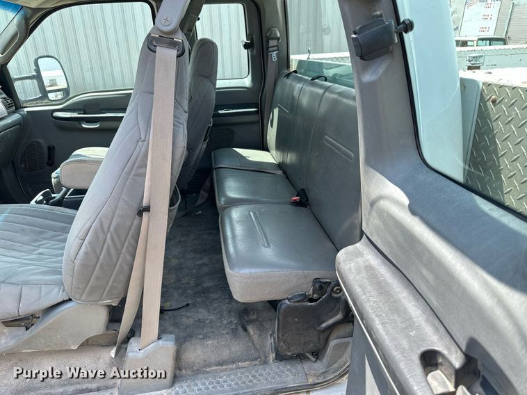 image for item KL9145 2007 Ford F350 Super Duty  SuperCab utility bed pickup truck