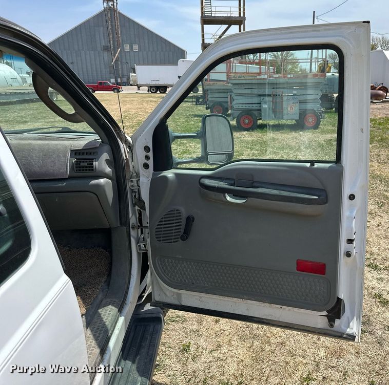 image for item KL9145 2007 Ford F350 Super Duty  SuperCab utility bed pickup truck