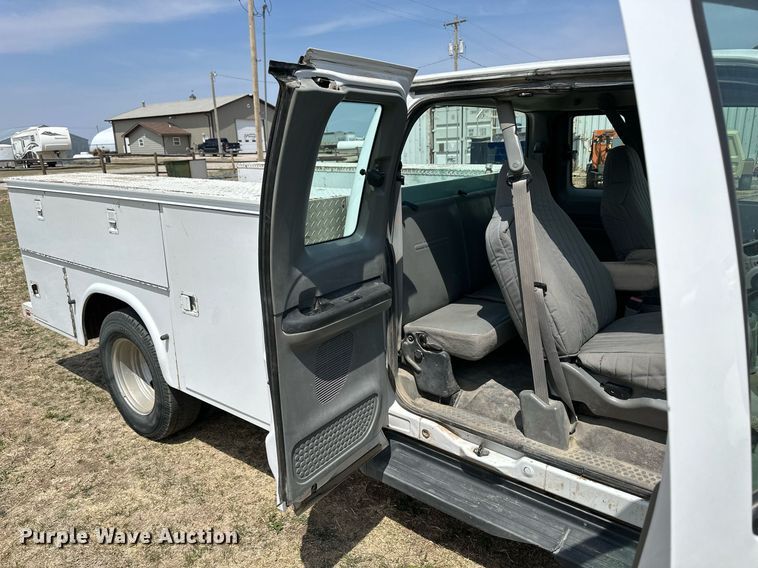 image for item KL9145 2007 Ford F350 Super Duty  SuperCab utility bed pickup truck