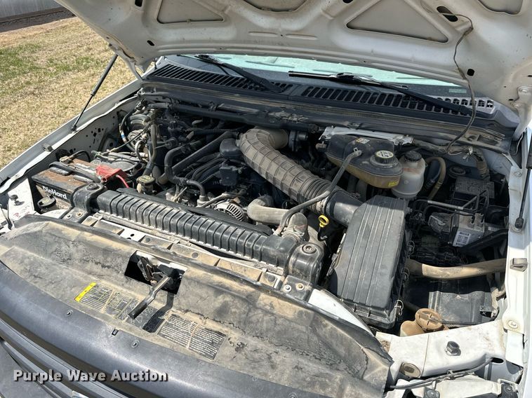 image for item KL9145 2007 Ford F350 Super Duty  SuperCab utility bed pickup truck