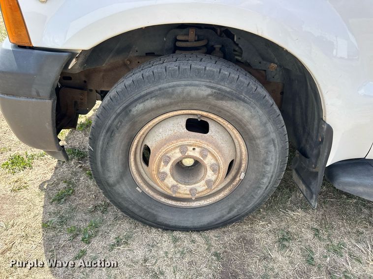 image for item KL9145 2007 Ford F350 Super Duty  SuperCab utility bed pickup truck