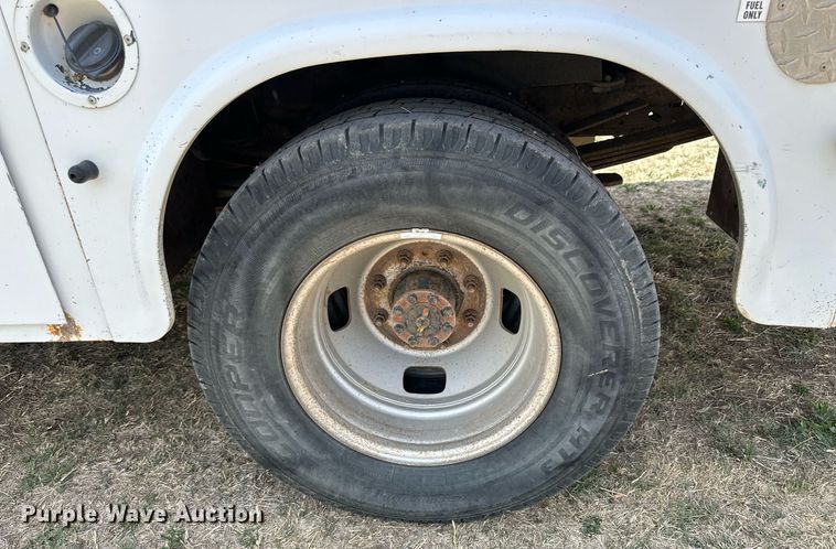 image for item KL9145 2007 Ford F350 Super Duty  SuperCab utility bed pickup truck