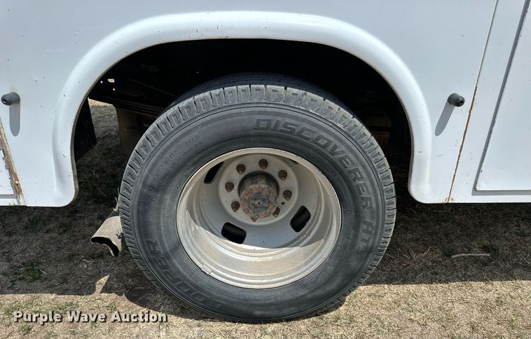 image for item KL9145 2007 Ford F350 Super Duty  SuperCab utility bed pickup truck