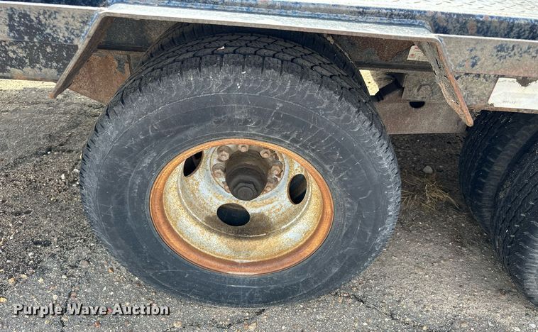 image for item KL9185 2007 PJ equipment trailer