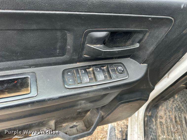 image for item KL9194 2015 Dodge Ram 2500  Crew Cab pickup truck