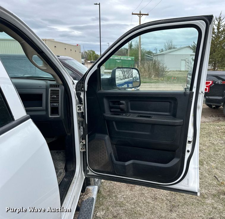 image for item KL9194 2015 Dodge Ram 2500  Crew Cab pickup truck