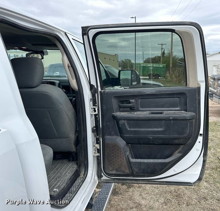 image for item KL9194 2015 Dodge Ram 2500  Crew Cab pickup truck