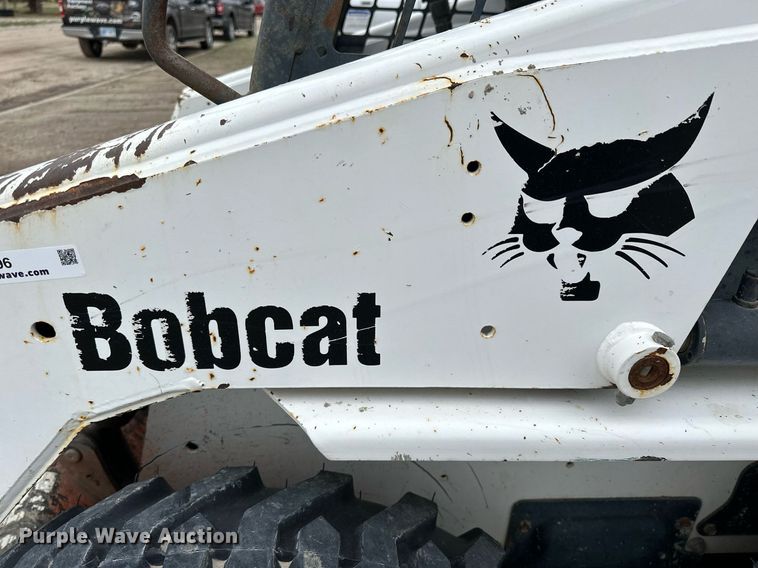 image for item KL9196 2005 Bobcat S130  skid steer loader