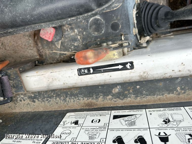 image for item KL9196 2005 Bobcat S130  skid steer loader