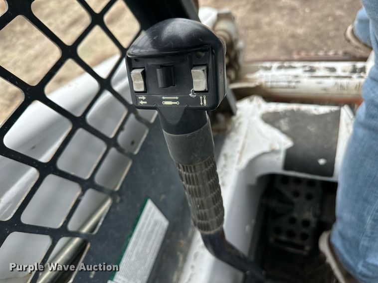 image for item KL9196 2005 Bobcat S130  skid steer loader