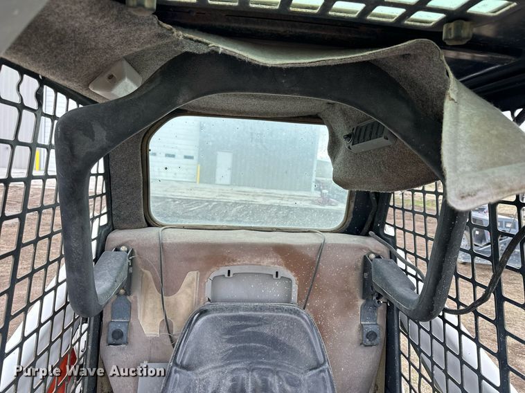 image for item KL9196 2005 Bobcat S130  skid steer loader