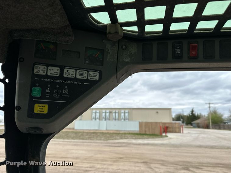 image for item KL9196 2005 Bobcat S130  skid steer loader