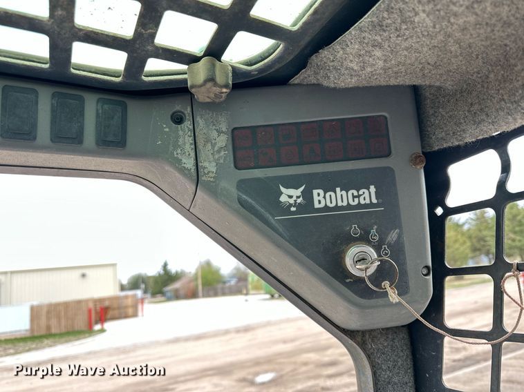 image for item KL9196 2005 Bobcat S130  skid steer loader
