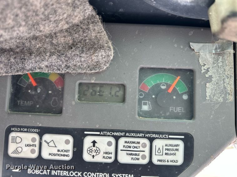image for item KL9196 2005 Bobcat S130  skid steer loader