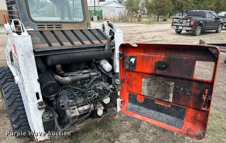 image for item KL9196 2005 Bobcat S130  skid steer loader