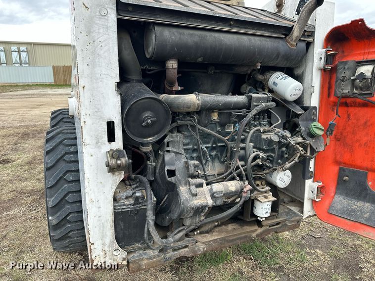 image for item KL9196 2005 Bobcat S130  skid steer loader