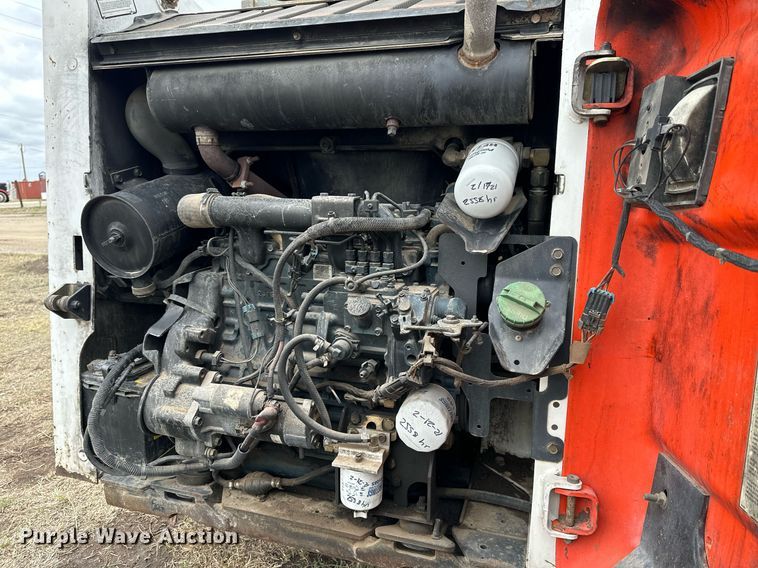 image for item KL9196 2005 Bobcat S130  skid steer loader