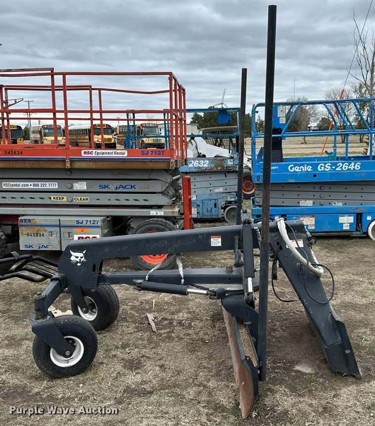 image for item KL9199 2010 Bobcat MI Grader 84  skid steer grader