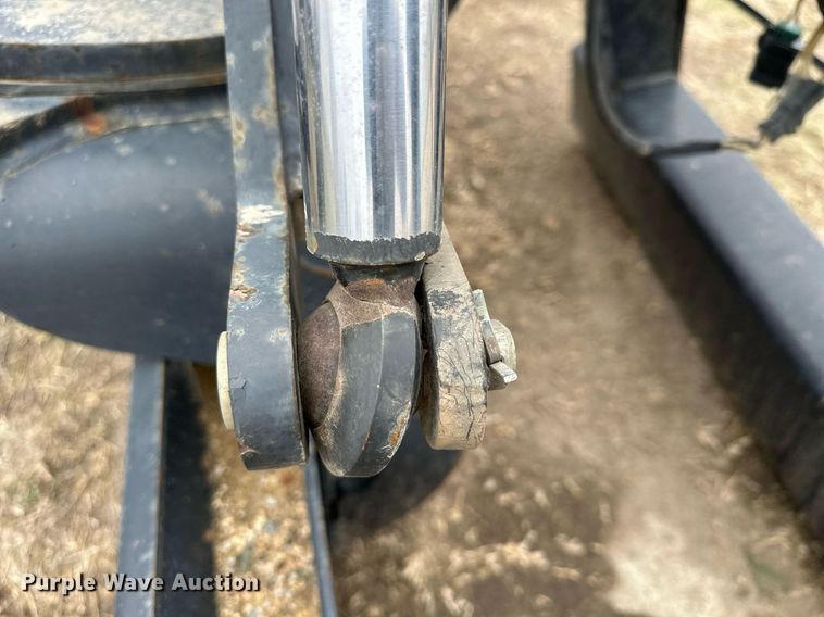 image for item KL9199 2010 Bobcat MI Grader 84  skid steer grader