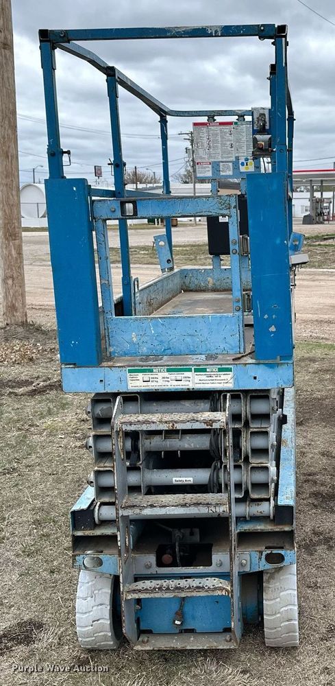 image for item KL9201 (2) scissor lifts