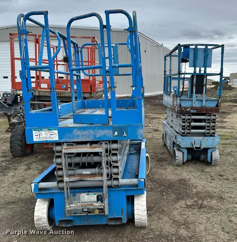 image for item KL9201 (2) scissor lifts