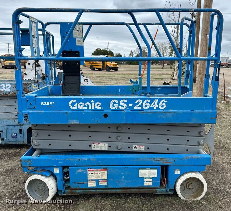 image for item KL9201 (2) scissor lifts