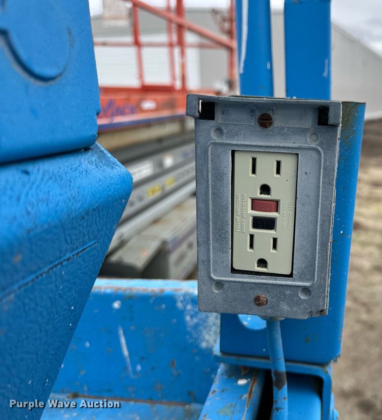 image for item KL9201 (2) scissor lifts