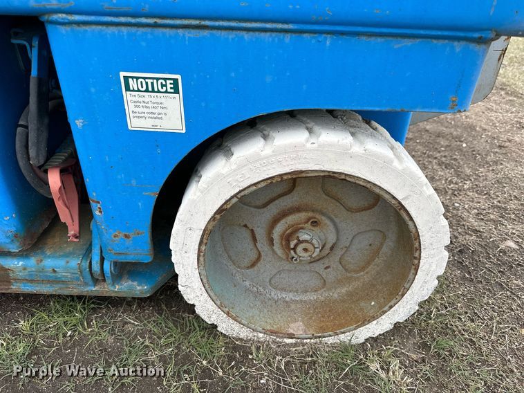 image for item KL9201 (2) scissor lifts