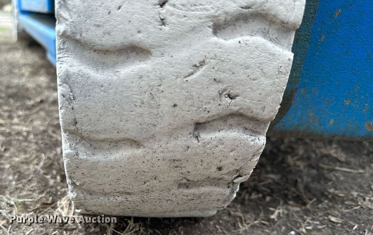 image for item KL9201 (2) scissor lifts