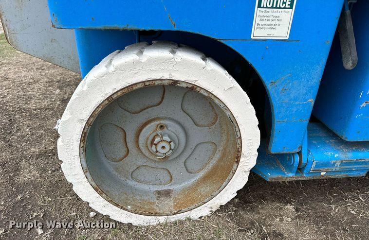 image for item KL9201 (2) scissor lifts