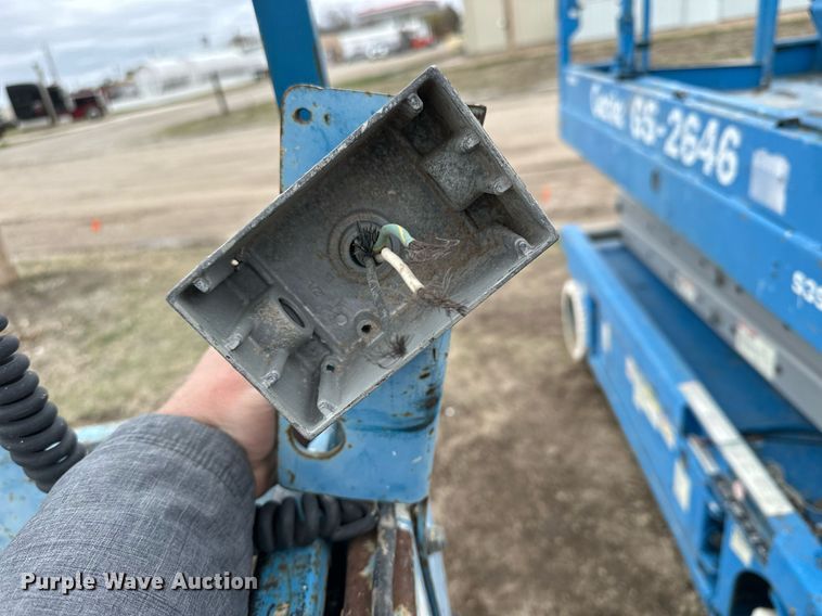 image for item KL9201 (2) scissor lifts