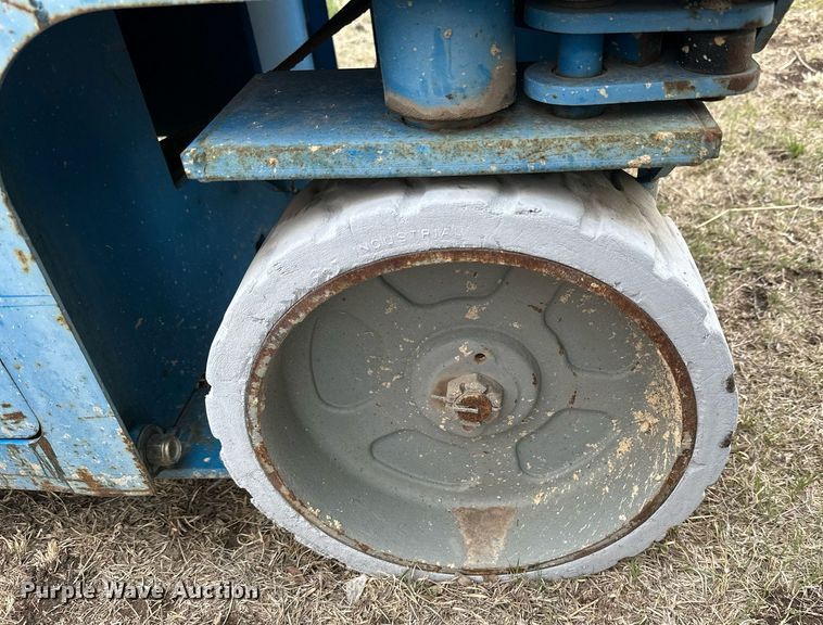 image for item KL9201 (2) scissor lifts