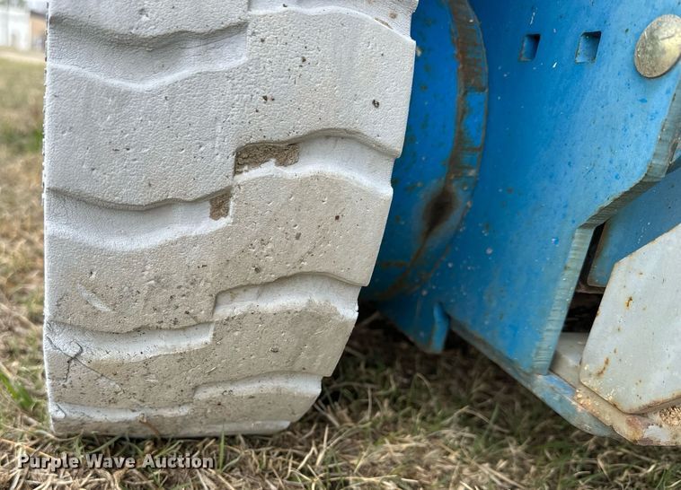 image for item KL9201 (2) scissor lifts