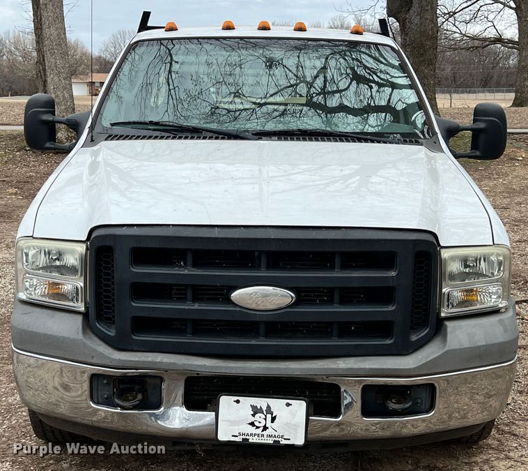 image for item KR9538 2007 Ford F350 Super Duty XL  SuperCab flatbed pickup truck