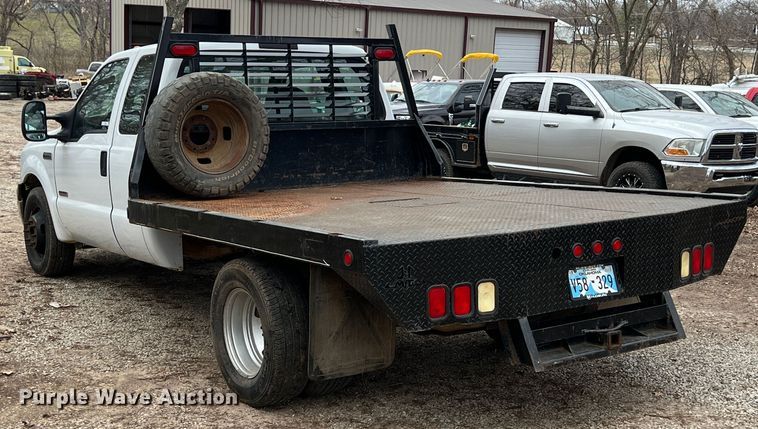 image for item KR9538 2007 Ford F350 Super Duty XL  SuperCab flatbed pickup truck
