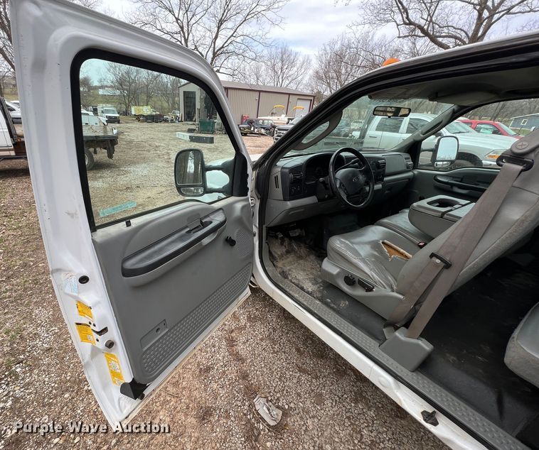 image for item KR9538 2007 Ford F350 Super Duty XL  SuperCab flatbed pickup truck