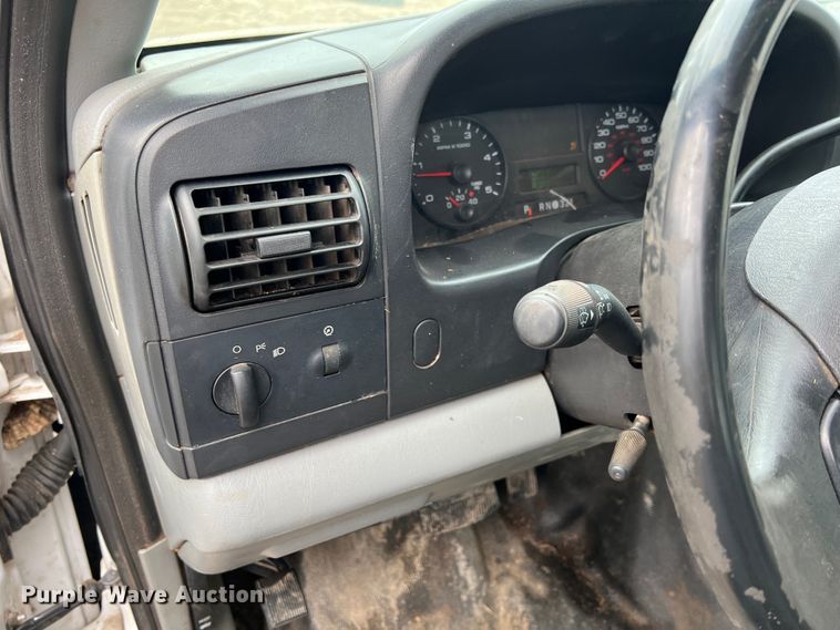 image for item KR9538 2007 Ford F350 Super Duty XL  SuperCab flatbed pickup truck