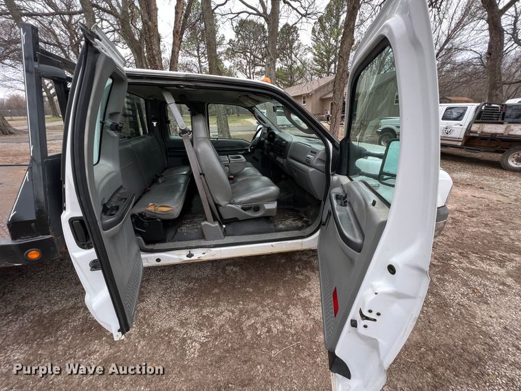 image for item KR9538 2007 Ford F350 Super Duty XL  SuperCab flatbed pickup truck