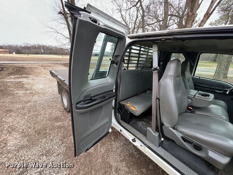 image for item KR9538 2007 Ford F350 Super Duty XL  SuperCab flatbed pickup truck