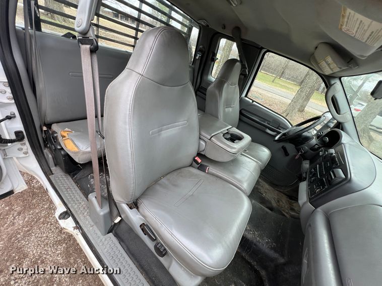 image for item KR9538 2007 Ford F350 Super Duty XL  SuperCab flatbed pickup truck