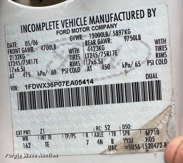 image for item KR9538 2007 Ford F350 Super Duty XL  SuperCab flatbed pickup truck