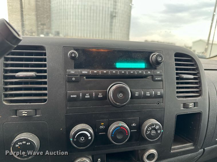 image for item KU9956 2013 Chevrolet Silverado 1500  Ext. Cab pickup truck