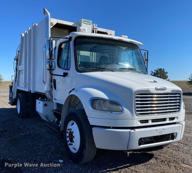 image for item KW9001 2007 Freightliner Business Class M2  refuse truck